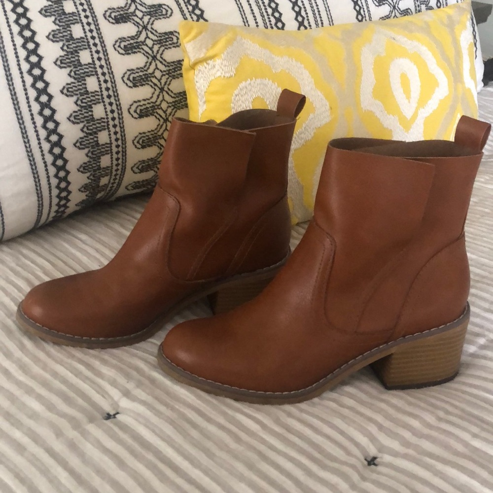 Mossimo brown boots